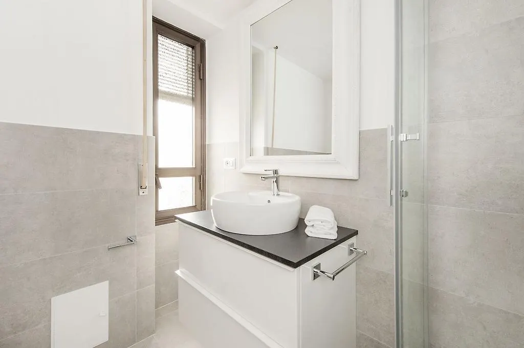Friendly Rentals Liber Roma 0*,  Italia